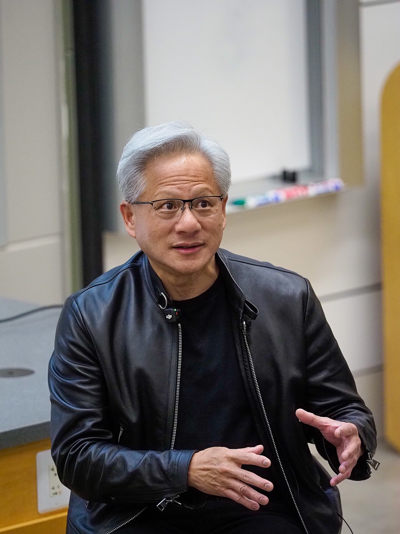 Jensen Huang: o cara da jaqueta de couro que vale mais que o PIB do Brasil