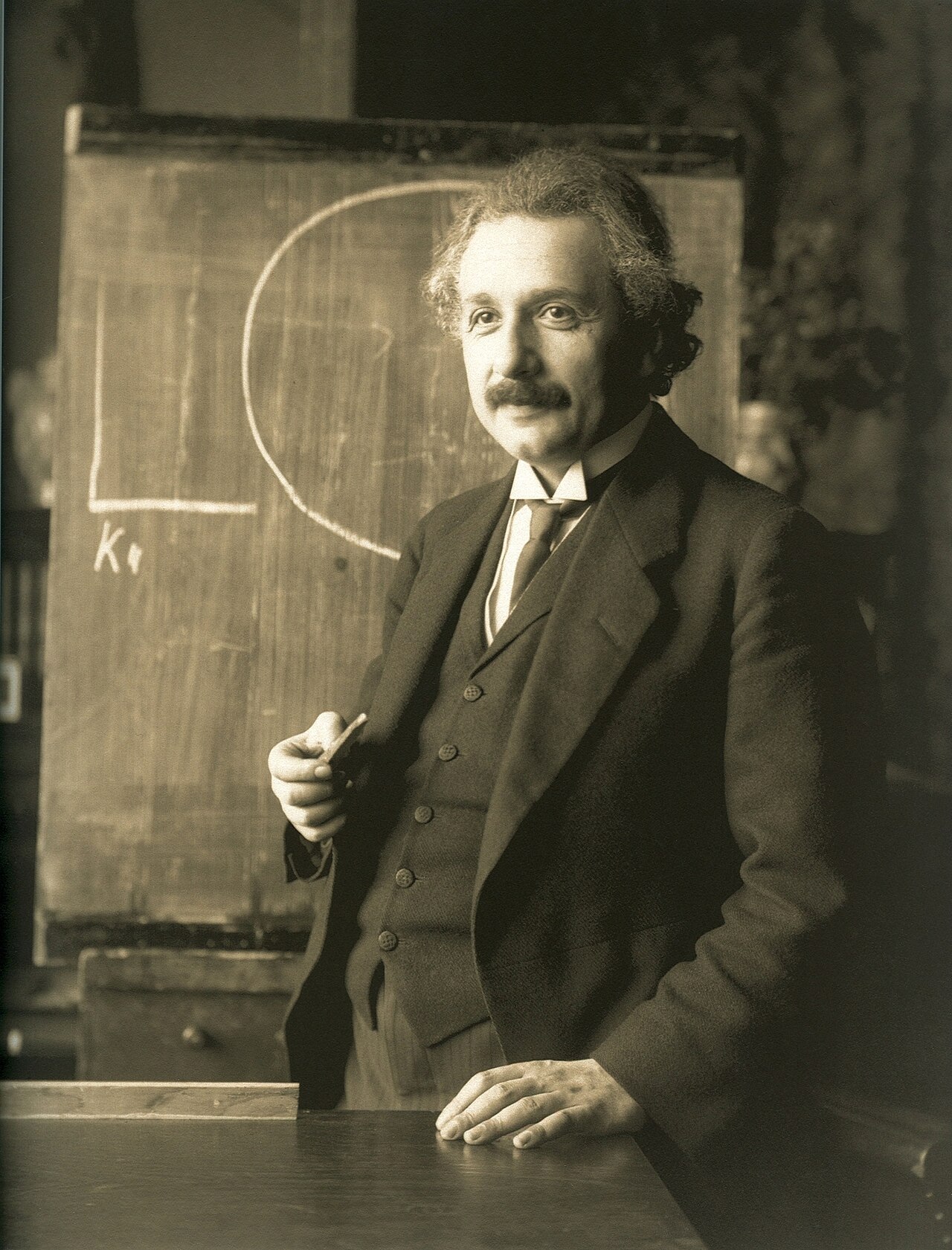 Albert Einstein: o refugiado que reinventou o universo (e virou pop star da ciência)