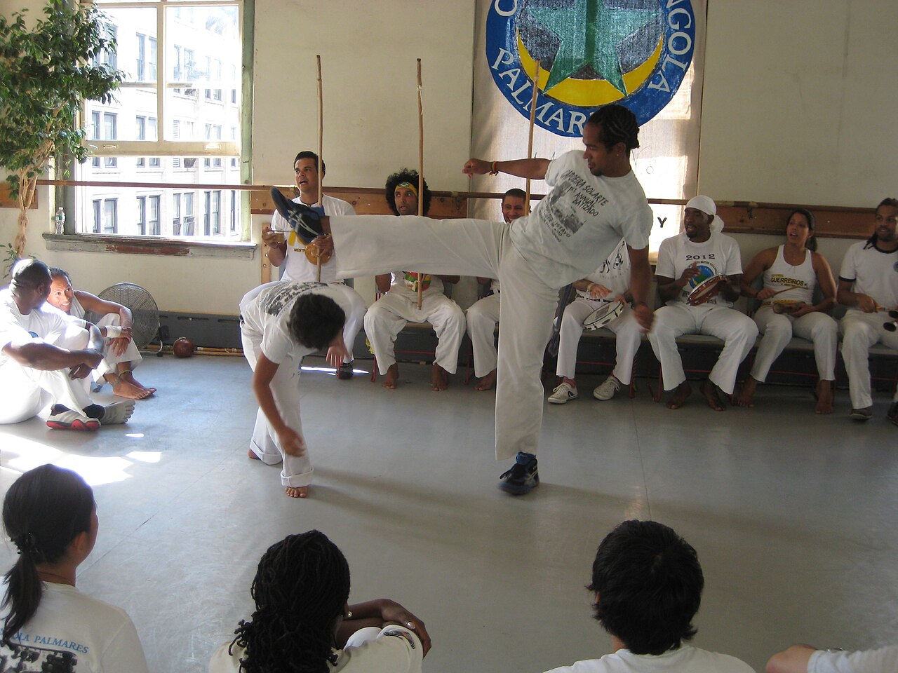 Meia-Lua de Frente — Seu Primeiro Golpe na Capoeira