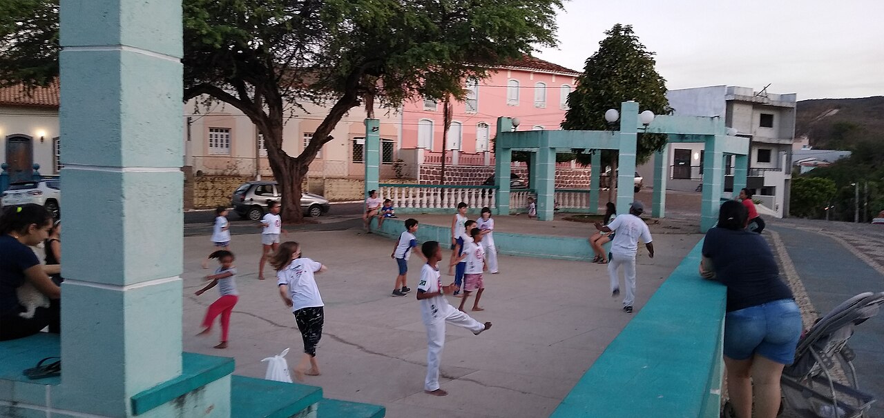 Capoeira — File:Aula de capoeira em Caetité 2022.jpg