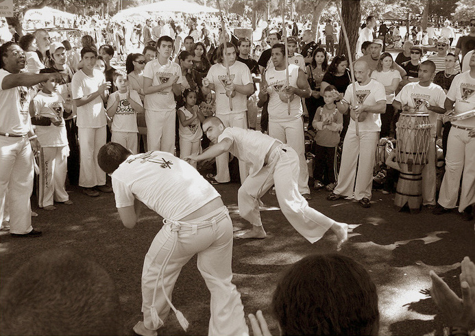 Capoeira — File:Roda de capoeira3.jpg