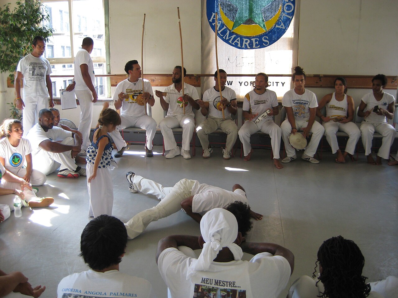 Meia-Lua de Frente — Seu Primeiro Golpe na Capoeira
