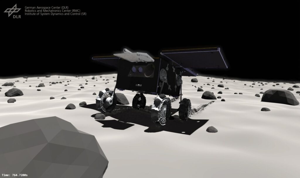 Simulação em computação gráfica do rover Idefix, de quatro rodas e painéis solares abertos, andando sobre a superfície cinza e pedregosa de Fobos